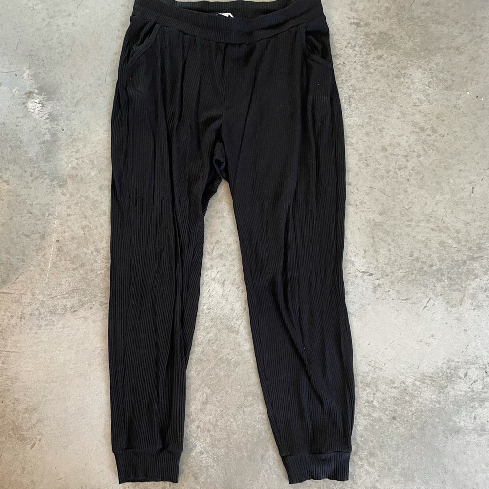 Amour Vert. Skylar Ribbed joggers.